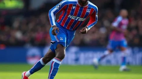 曼联新任主教练阿莫林履新，五位助教阵容亮相，两年轻教头加盟其中